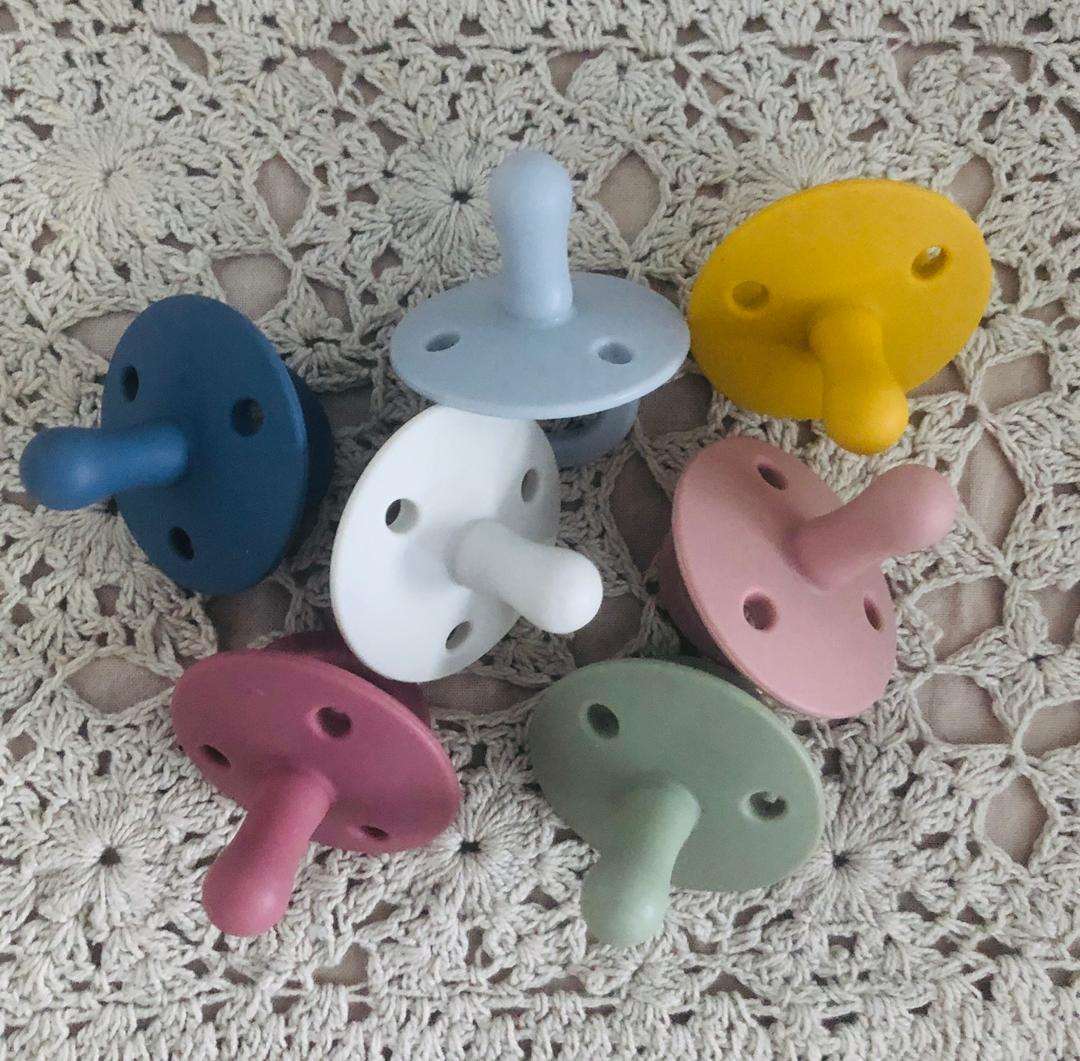 Pacifiers - Round Nipple 100% Silicone Pacifier